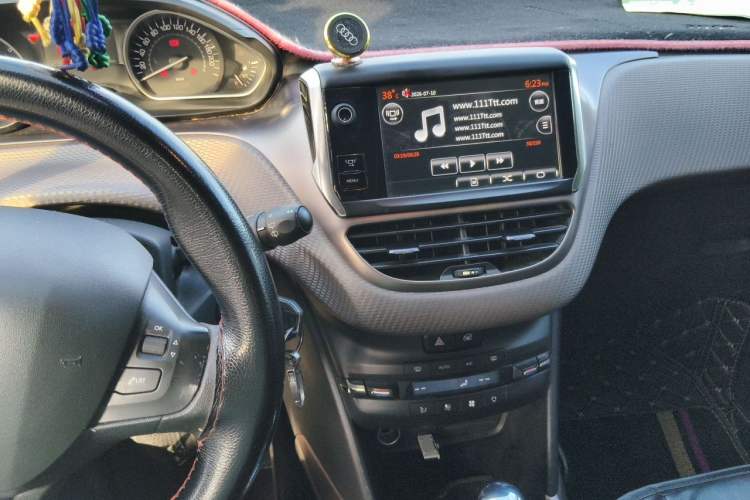 Used Peugeot 2008 2014 1.6L Automatic Fashion Edition Audio And AC Panel