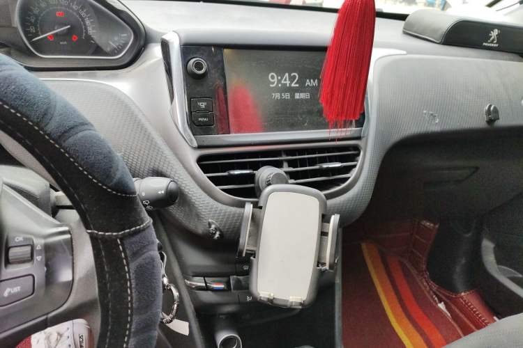 Used Peugeot 2008 2014 1.6L Automatic Fashion Edition Audio And AC Panel
