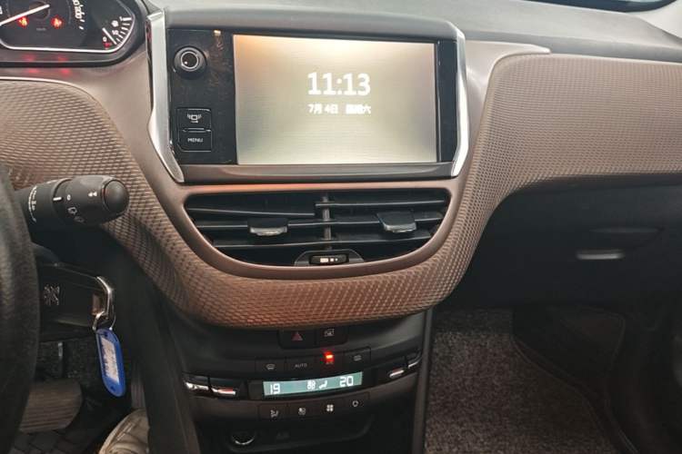 Used Peugeot 2008 2014 1.6L Automatic Fashion Edition Audio And AC Panel