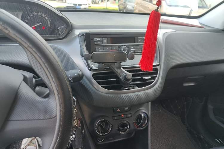 Used Peugeot 2008 2014 1.6L Automatic Trend Edition Audio And AC Panel