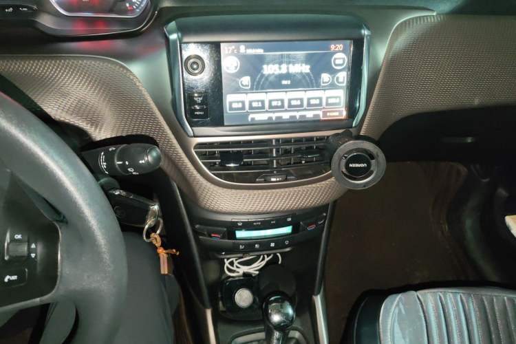 Used Peugeot 2008 2014 1.6L Automatic Fashion Edition Audio And AC Panel