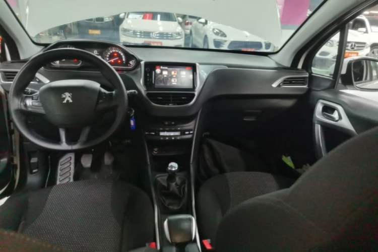 Used Peugeot 2008 2014 1.6L Manual Fashion Edition Audio And AC Panel