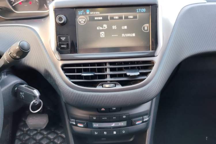Used Peugeot 2008 2014 1.6L Automatic Fashion Edition Audio And AC Panel