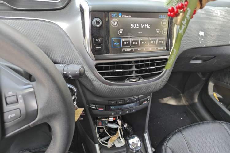 Used Peugeot 2008 2014 1.6L Automatic Fashion Edition Audio And AC Panel