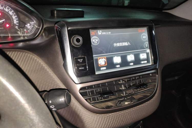 Used Peugeot 2008 2014 1.6L Automatic Fashion Edition Audio And AC Panel