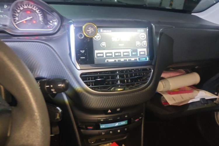 Used Peugeot 2008 2014 1.6L Automatic Fashion Edition Audio And AC Panel