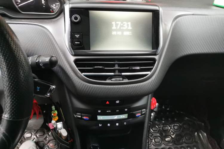 Used Peugeot 2008 2014 1.6L Automatic Excellence Edition Audio And AC Panel