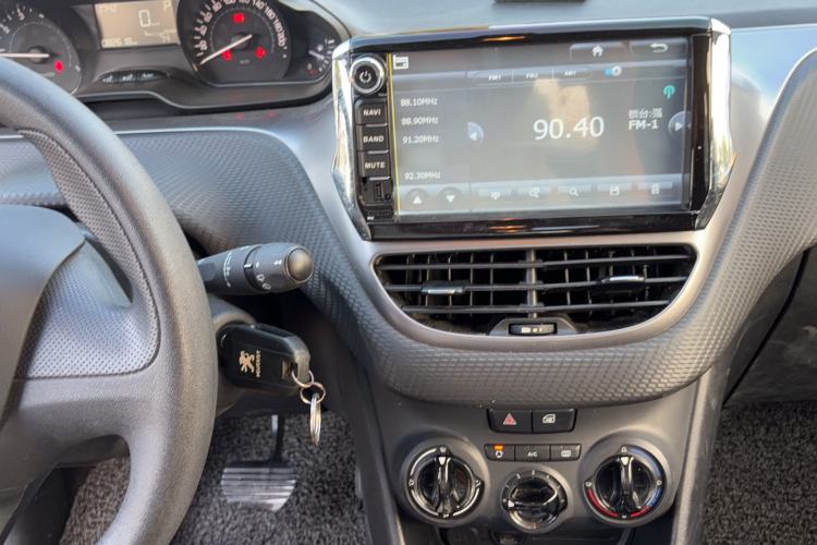 Used Peugeot 2008 2014 1.6L Automatic Trend Edition Audio And AC Panel