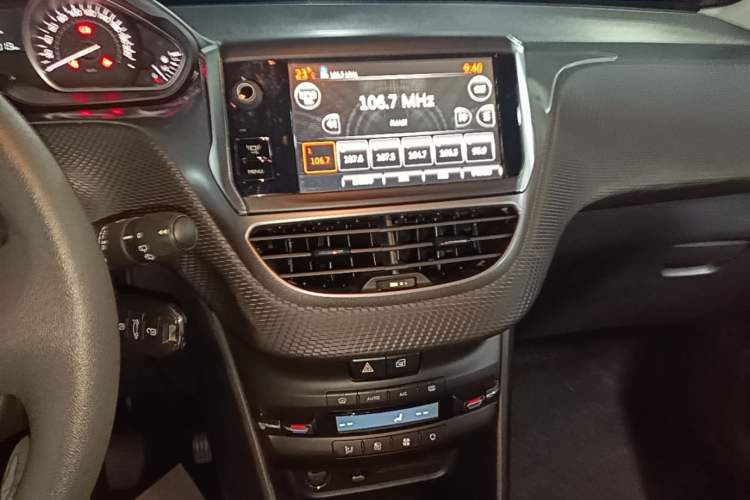 Used Peugeot 2008 2014 1.6L Manual Fashion Edition Audio And AC Panel