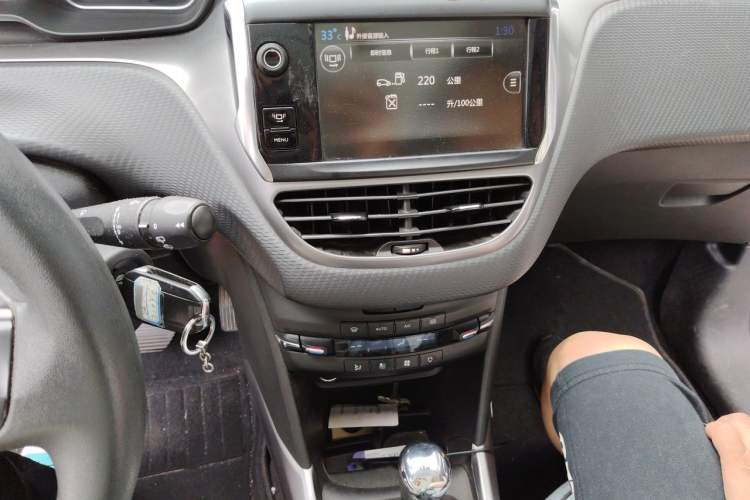 Used Peugeot 2008 2014 1.6L Automatic Fashion Edition Audio And AC Panel
