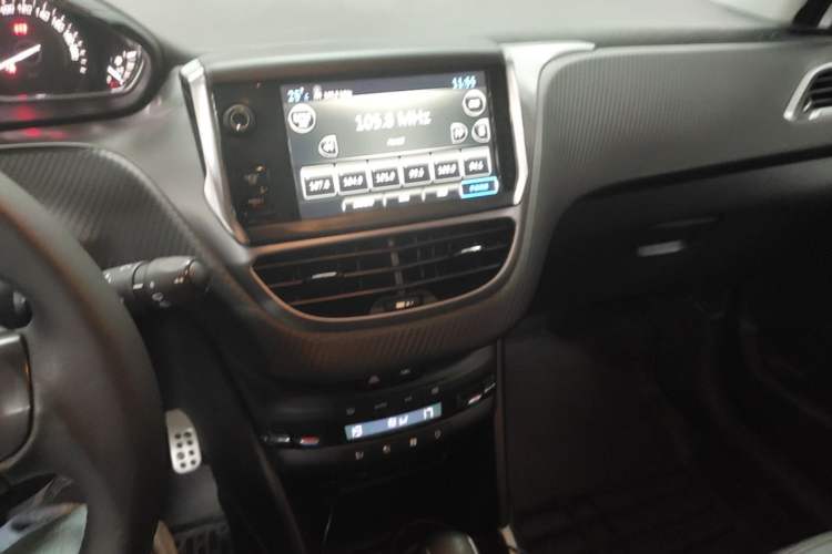 Used Peugeot 2008 2014 1.6L Automatic Navigation Edition Audio And AC Panel