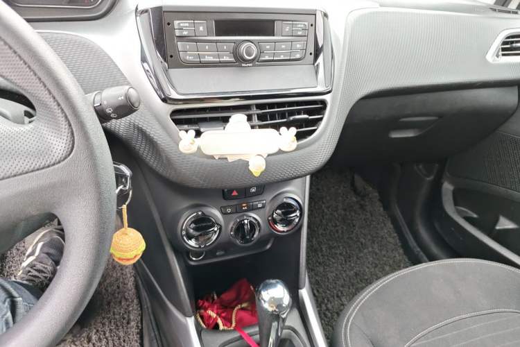 Used Peugeot 2008 2014 1.6L Automatic Trend Edition Audio And AC Panel