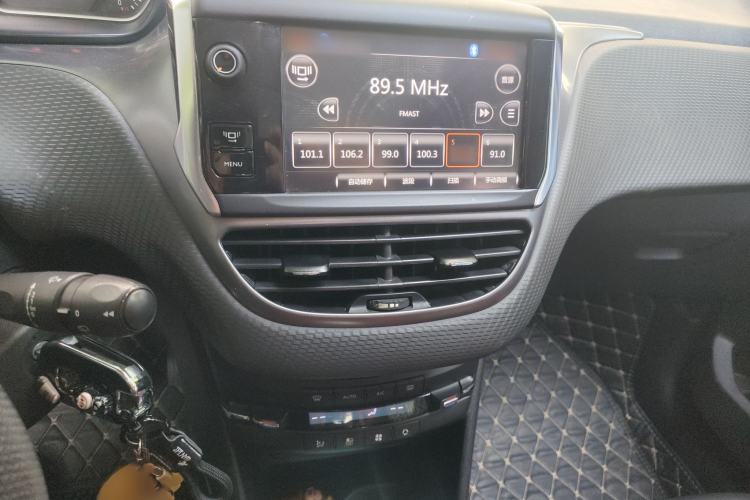 Used Peugeot 2008 2014 1.6L Automatic Fashion Edition Audio And AC Panel