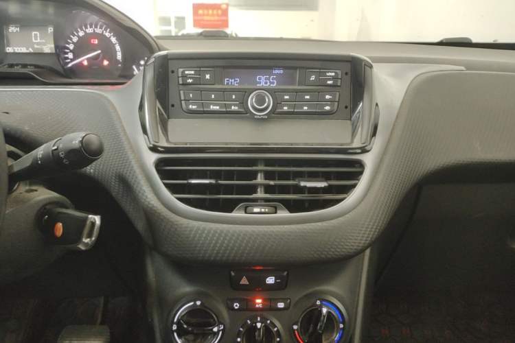 Used Peugeot 2008 2014 1.6L Automatic Trend Edition Audio And AC Panel