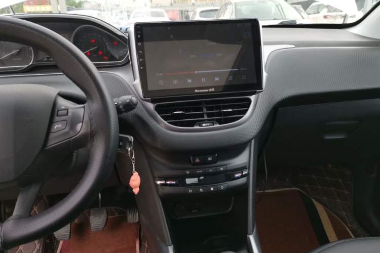 Used Peugeot 2008 2014 1.6L Manual Fashion Edition Audio And AC Panel