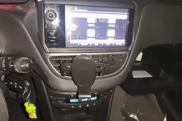 Used Peugeot 2008 2014 1.6L Manual Fashion Edition Audio And AC Panel
