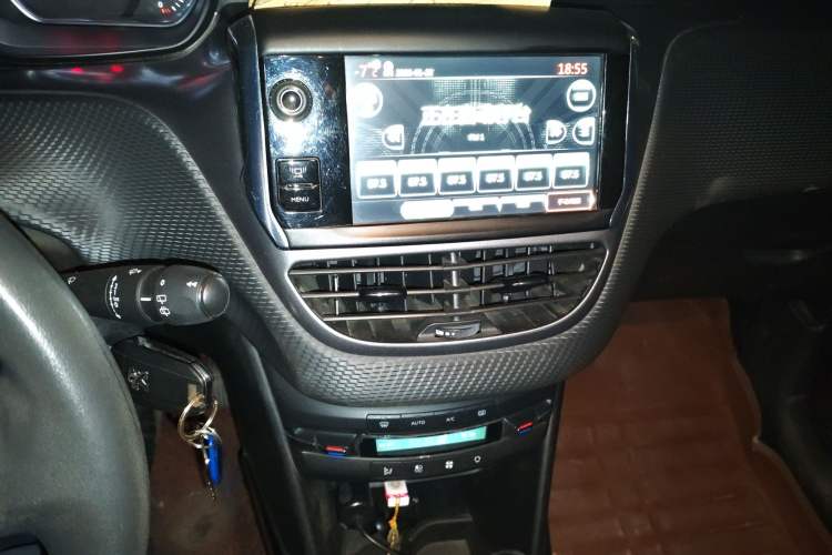 Used Peugeot 2008 2014 1.6L Automatic Fashion Edition Audio And AC Panel