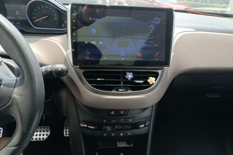 Used Peugeot 2008 2014 1.6L Automatic Navigation Edition Audio And AC Panel