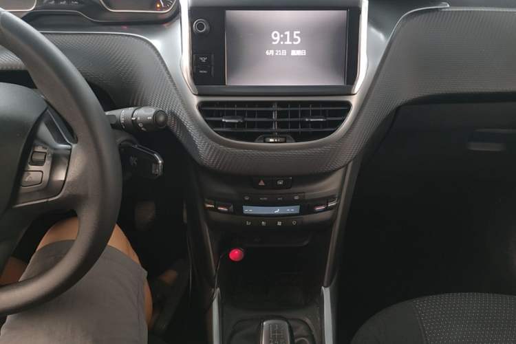 Used Peugeot 2008 2014 1.6L Manual Fashion Edition Audio And AC Panel