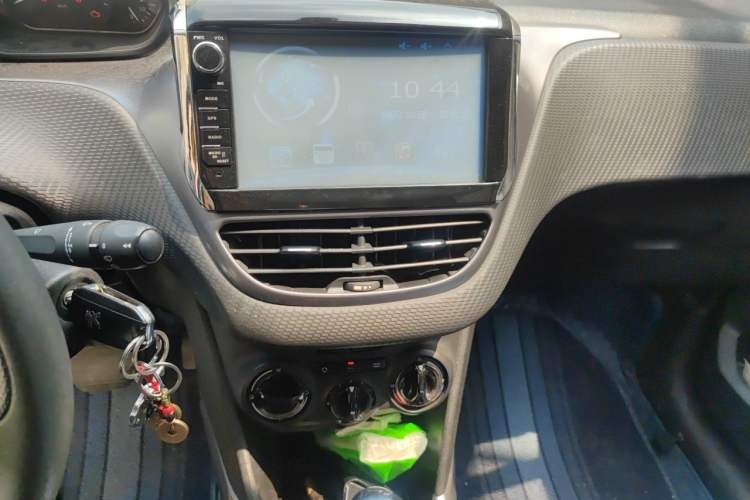 Used Peugeot 2008 2014 1.6L Automatic Trend Edition Audio And AC Panel