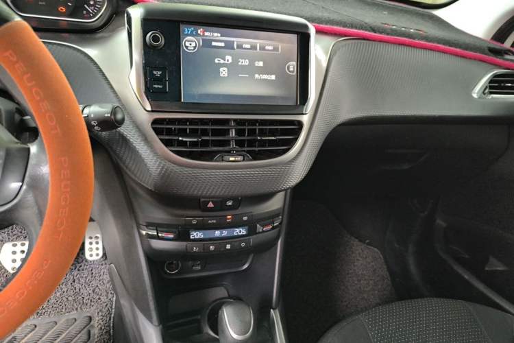 Used Peugeot 2008 2014 1.6L Automatic Navigation Edition Audio And AC Panel