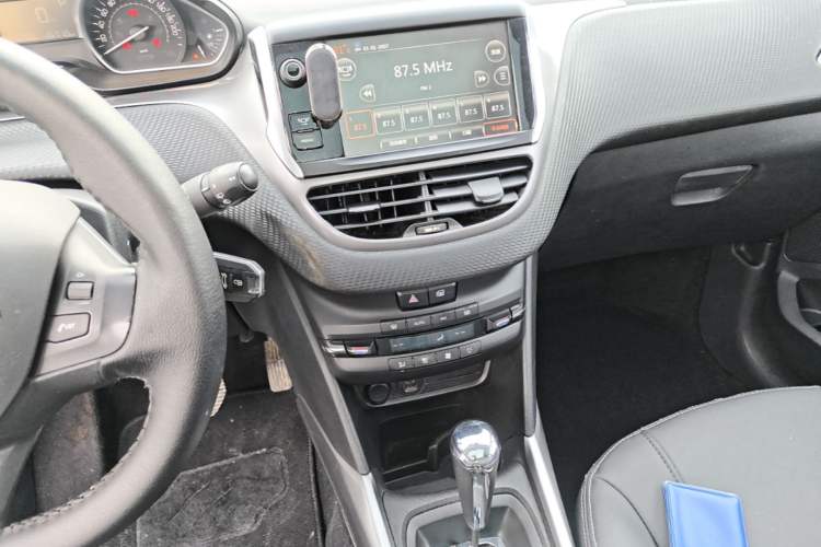 Used Peugeot 2008 2014 1.6L Automatic Fashion Edition Audio And AC Panel