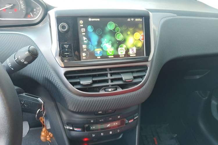 Used Peugeot 2008 2014 1.6L Automatic Fashion Edition Audio And AC Panel