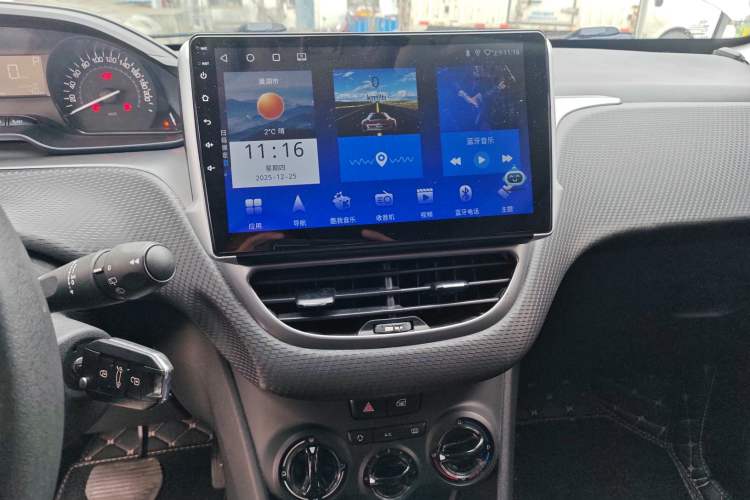 Used Peugeot 2008 2014 1.6L Automatic Trend Edition Audio And AC Panel
