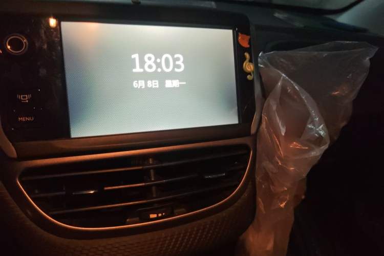 Used Peugeot 2008 2014 1.6L Automatic Fashion Edition Audio And AC Panel