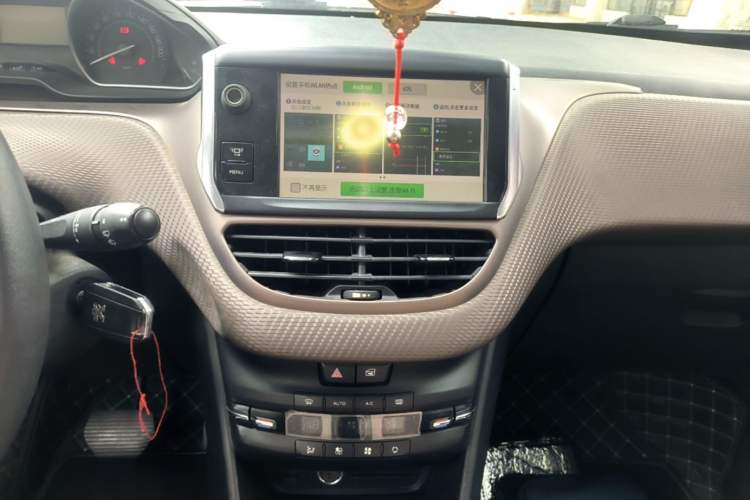 Used Peugeot 2008 2014 1.6L Automatic Fashion Edition Audio And AC Panel