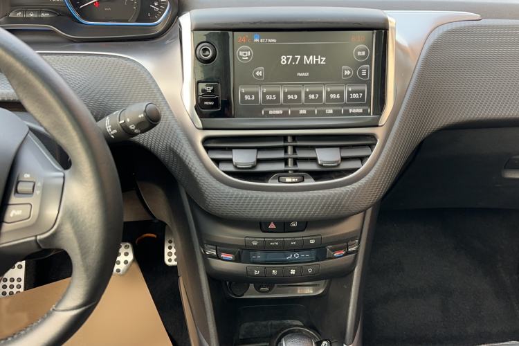 Used Peugeot 2008 2014 1.6L Automatic Navigation Edition Audio And AC Panel
