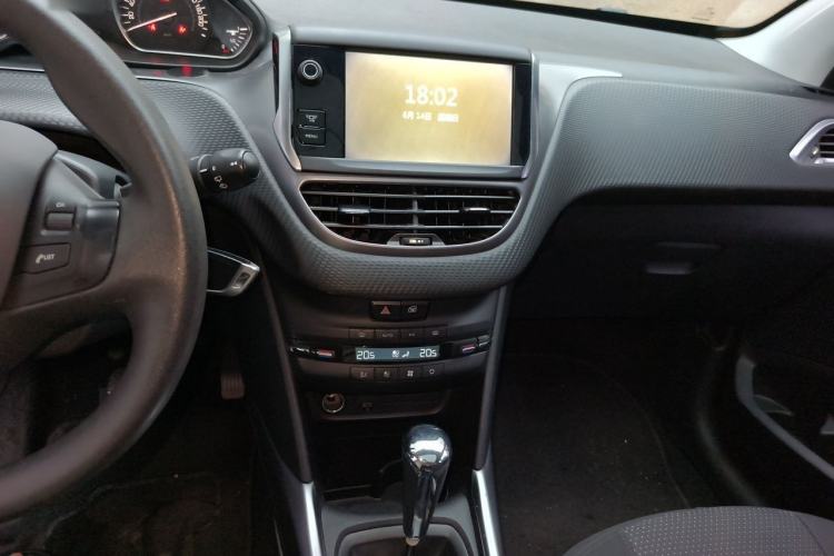 Used Peugeot 2008 2014 1.6L Automatic Fashion Edition Audio And AC Panel