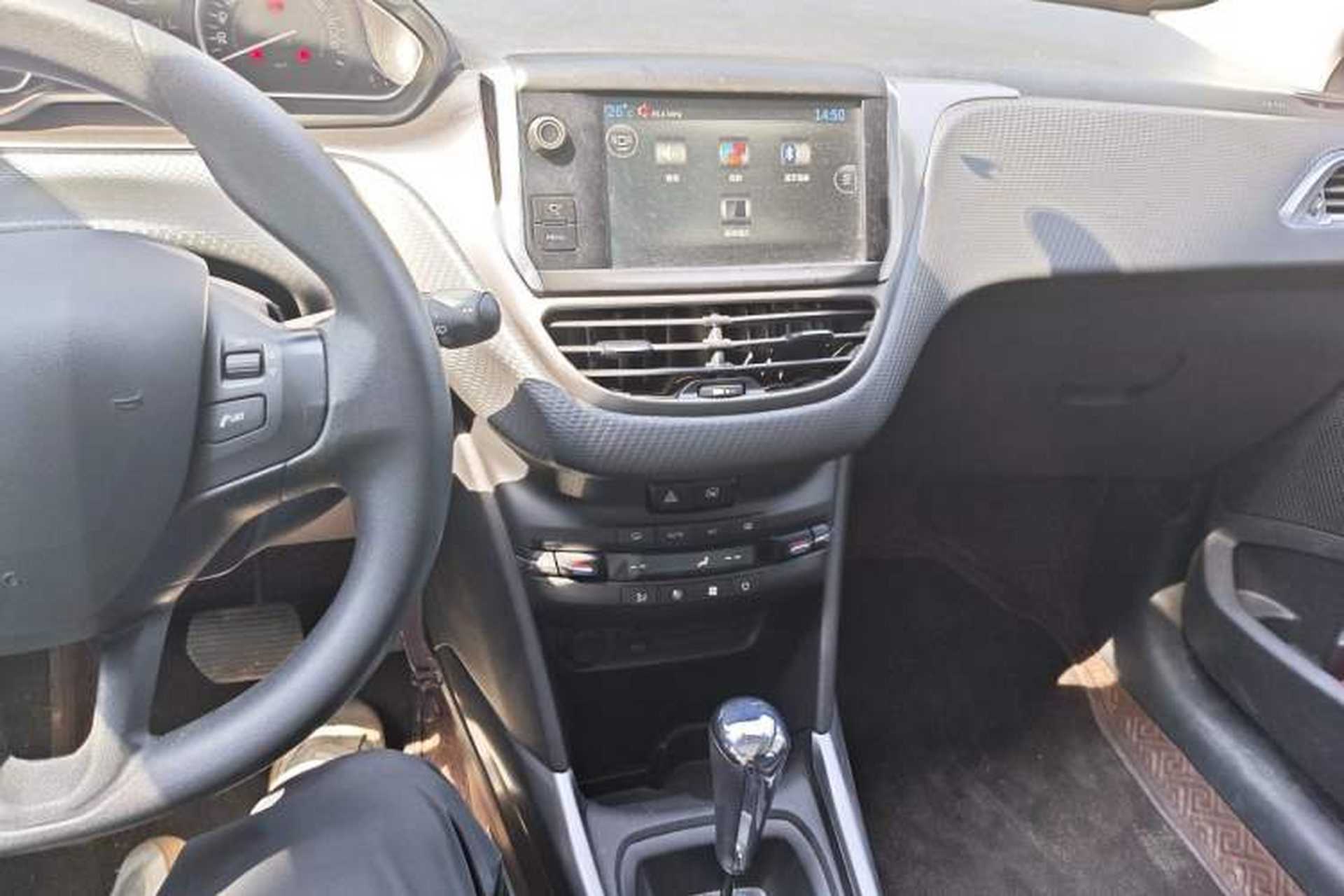 Used Peugeot 2008 2014 1.6L Automatic Fashion Edition Audio And AC Panel