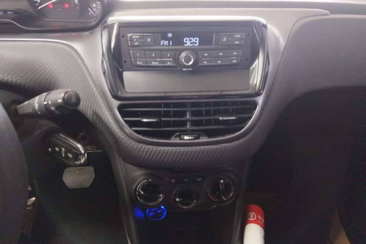 Used Peugeot 2008 2014 1.6L Automatic Trend Edition Audio And AC Panel