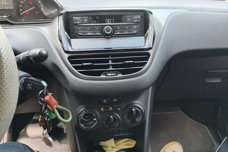 Used Peugeot 2008 2014 1.6L Automatic Trend Edition Audio And AC Panel
