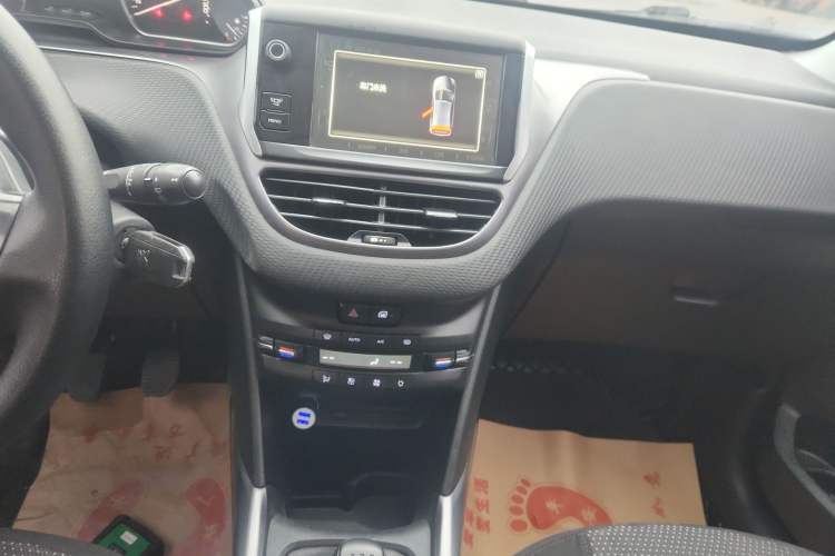 Used Peugeot 2008 2014 1.6L Manual Fashion Edition Audio And AC Panel