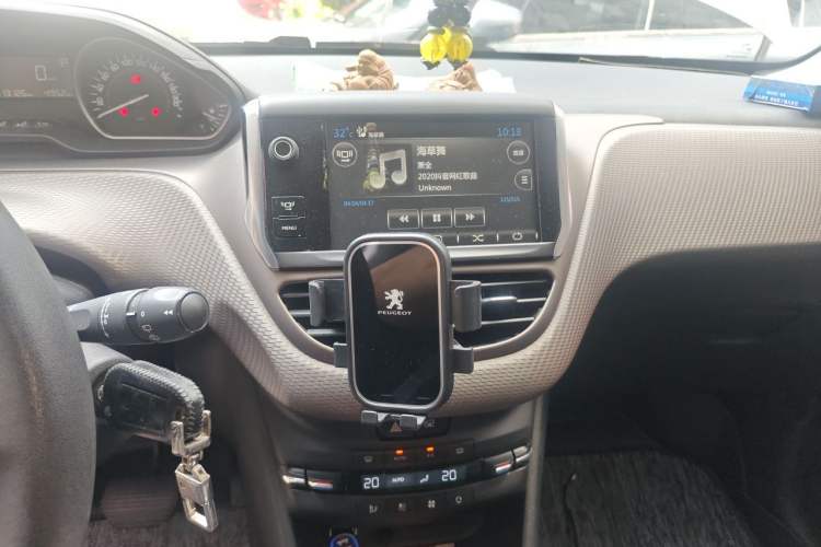 Used Peugeot 2008 2014 1.6L Automatic Fashion Edition Audio And AC Panel