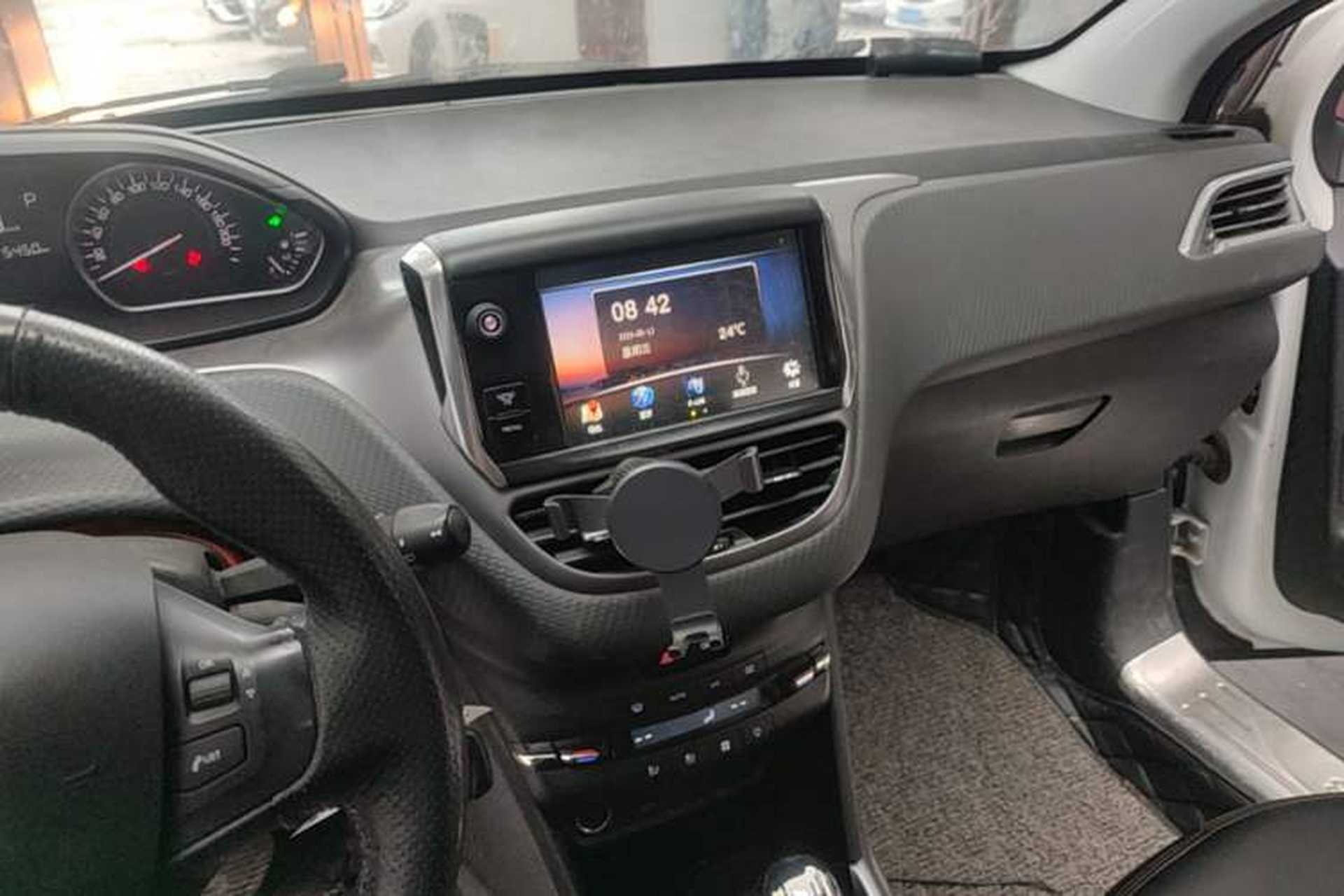 Used Peugeot 2008 2014 1.6L Automatic Fashion Edition Audio And AC Panel