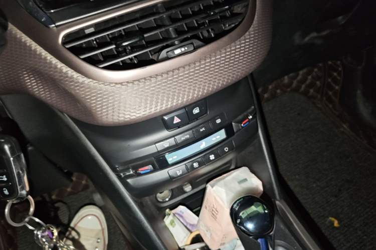 Used Peugeot 2008 2014 1.6L Automatic Fashion Edition Audio And AC Panel