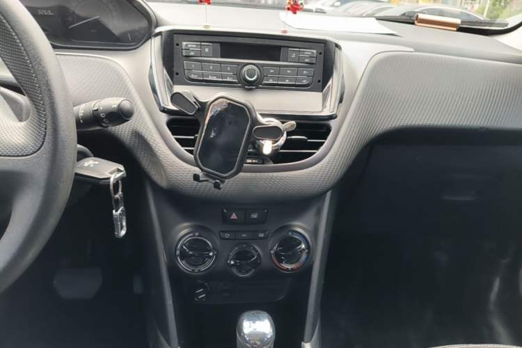Used Peugeot 2008 2014 1.6L Automatic Trend Edition Audio And AC Panel