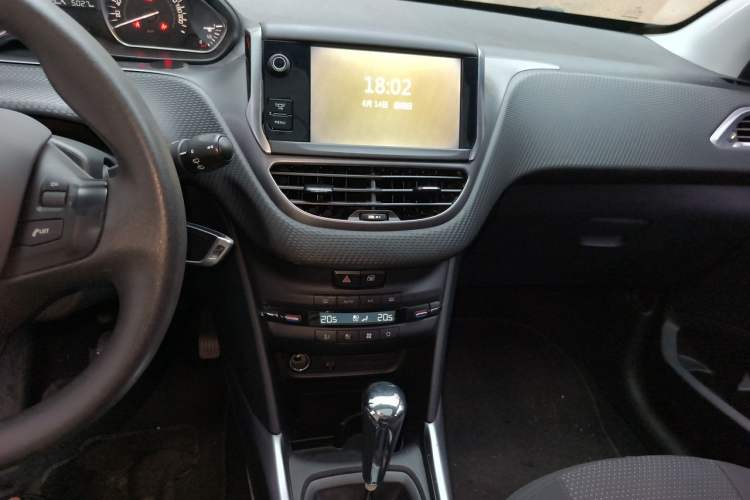 Used Peugeot 2008 2014 1.6L Automatic Trend Edition Audio And AC Panel