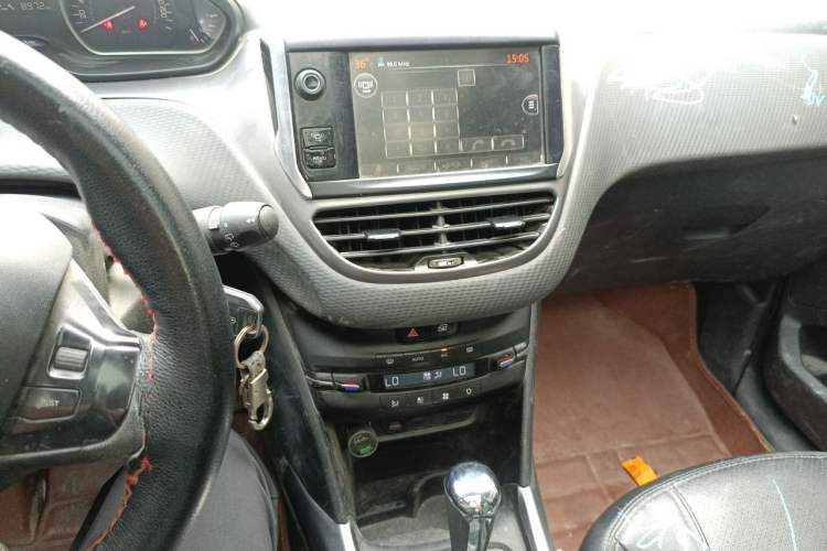 Used Peugeot 2008 2014 1.6L Automatic Fashion Edition Audio And AC Panel