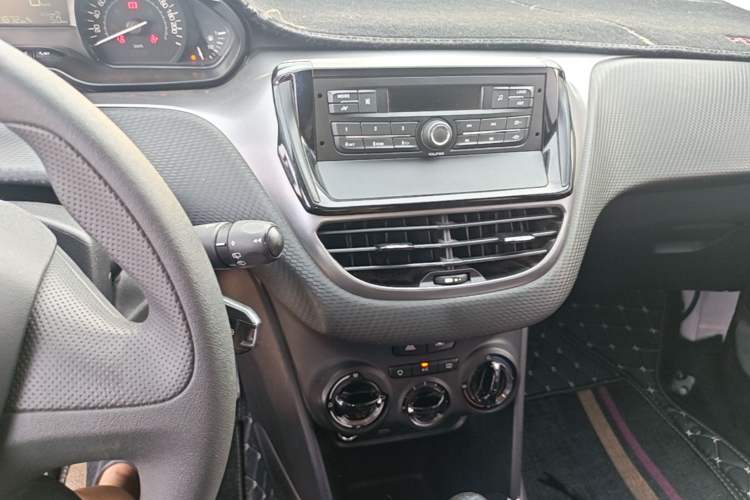 Used Peugeot 2008 2014 1.6L Automatic Trend Edition Audio And AC Panel