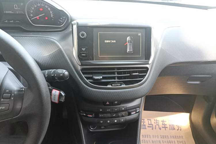 Used Peugeot 2008 2014 1.6L Automatic Fashion Edition Audio And AC Panel