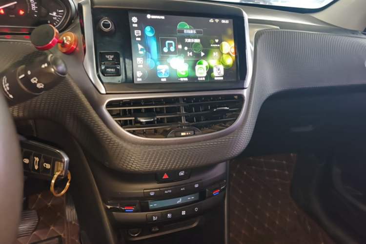 Used Peugeot 2008 2014 1.6L Automatic Fashion Edition Audio And AC Panel