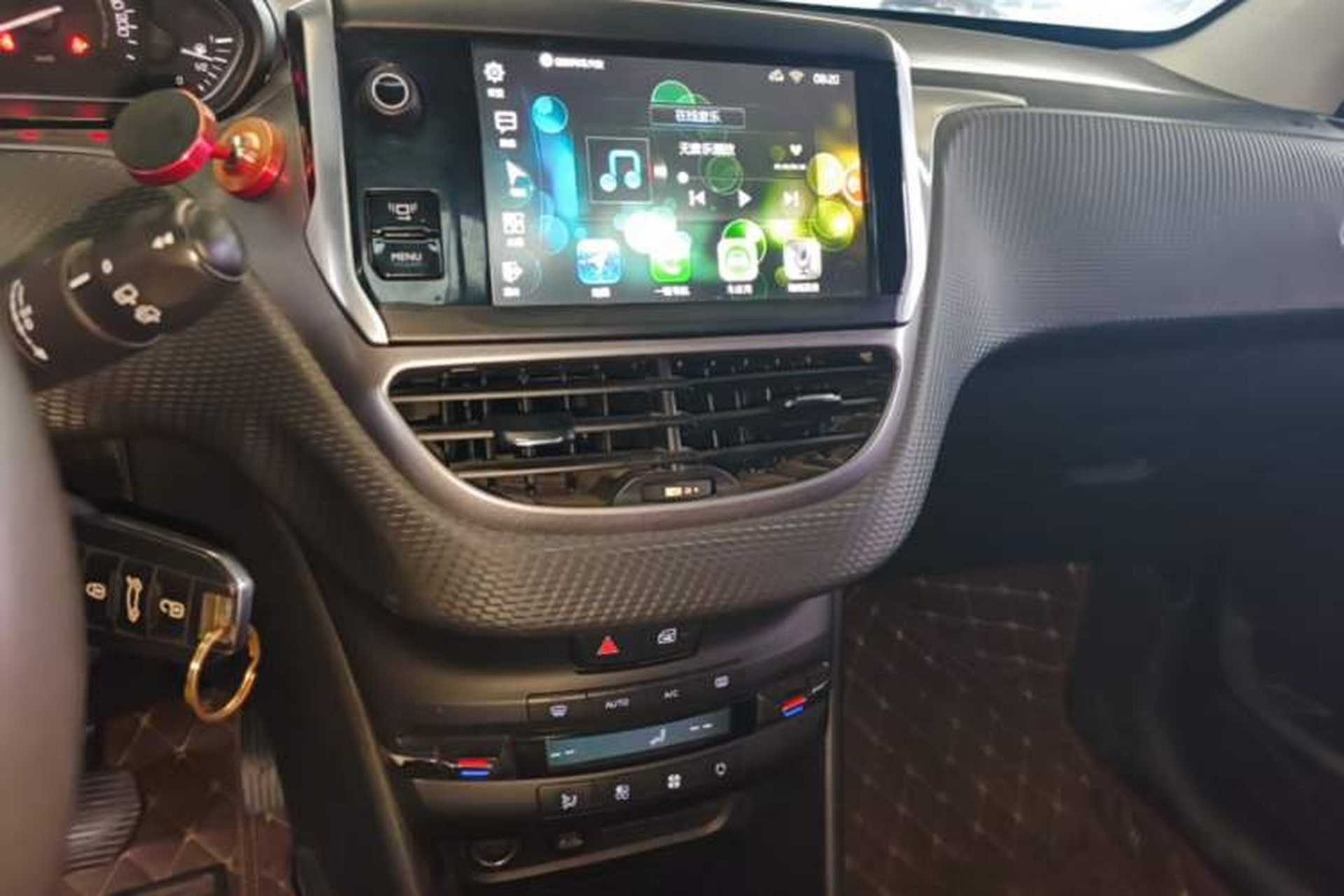 Used Peugeot 2008 2014 1.6L Automatic Fashion Edition Audio And AC Panel