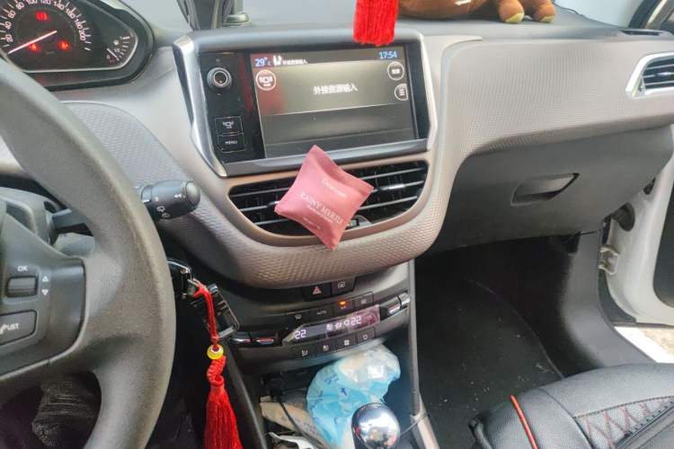 Used Peugeot 2008 2014 1.6L Automatic Fashion Edition Audio And AC Panel