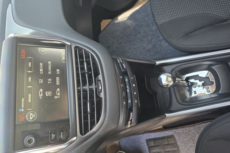 Used Peugeot 2008 2014 1.6L Automatic Fashion Edition Audio And AC Panel