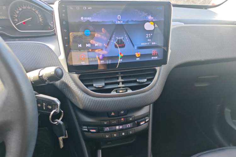 Used Peugeot 2008 2014 1.6L Automatic Fashion Edition Audio And AC Panel