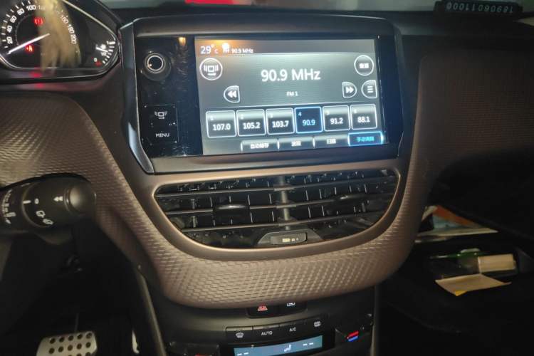Used Peugeot 2008 2014 1.6L Automatic Navigation Edition Audio And AC Panel